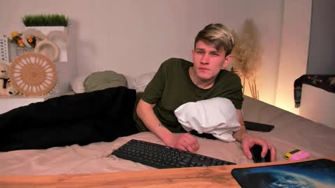 Snapshot of volan_starts chatting on 02/15/26, 07:51 Dan online show from 02/15/26, 07:51