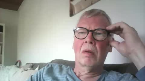 Snapshot of volkeronly chatting on 09/26/25, 11:47 volkeronly online show from 09/26/25, 11:47