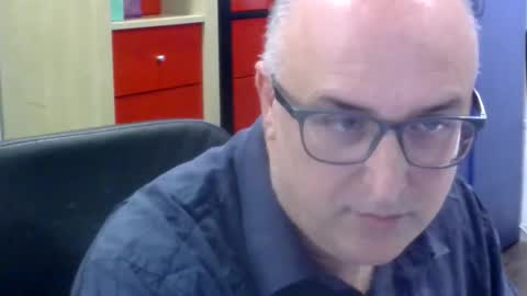 Snapshot of volpi72 chatting on 11/17/25, 06:35 volpi72 online show from 11/17/25, 06:35