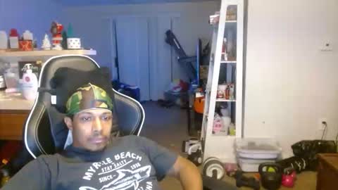 Snapshot of volumebbc chatting on 11/25/25, 11:49 AlwaysAvibe online show from 11/25/25, 11:49