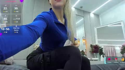 von_dee online show from 09/26/25, 05:22