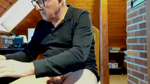 Snapshot of vonrex1 chatting on 02/17/25, 04:37 heinz online show from 02/17/25, 04:37