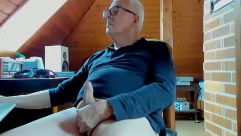 Snapshot of vonrex1 chatting on 02/18/25, 10:27 heinz online show from 02/18/25, 10:27