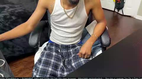 Snapshot of voodoodxck chatting on 05/17/26, 10:17 voodoodxck online show from 05/17/26, 10:17