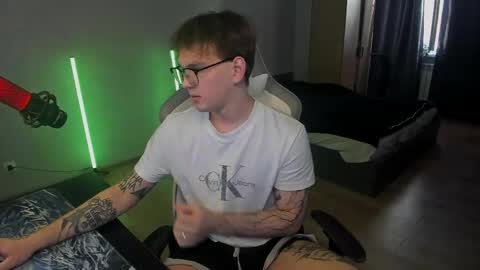 Snapshot of vova_belkin_ chatting on 05/20/26, 04:24 vova online show from 05/20/26, 04:24