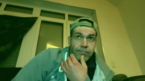 voyeuredeluxe online show from 03/20/26, 11:53