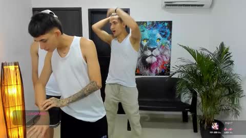 Snapshot of voyeurism_guys chatting on 09/08/25, 11:04 voyeurism_guys online show from 09/08/25, 11:04