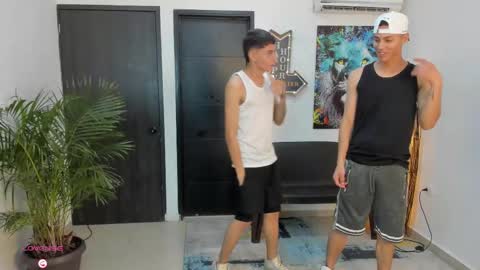 Snapshot of voyeurism_guys chatting on 09/22/25, 11:07 voyeurism_guys online show from 09/22/25, 11:07