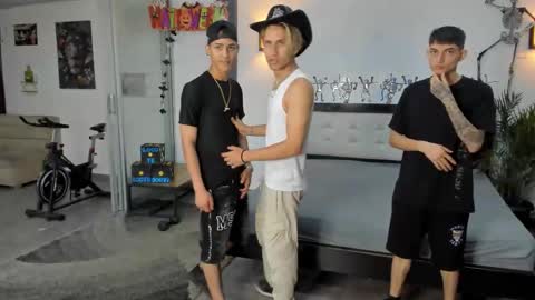Snapshot of voyeurism_guys chatting on 10/11/25, 10:52 voyeurism_guys online show from 10/11/25, 10:52