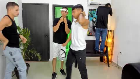 Snapshot of voyeurism_guys chatting on 11/10/25, 11:04 voyeurism_guys online show from 11/10/25, 11:04