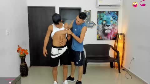 Snapshot of voyeurism_guys chatting on 11/20/25, 11:04 voyeurism_guys online show from 11/20/25, 11:04