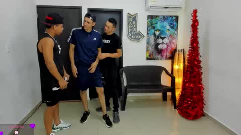 Snapshot of voyeurism_guys chatting on 11/27/25, 11:07 voyeurism_guys online show from 11/27/25, 11:07