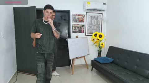 voyeurism_guys online show from 04/14/26, 11:11