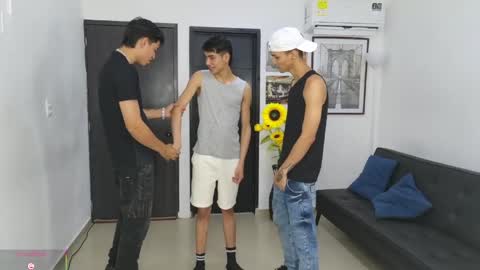 voyeurism_guys online show from 04/22/26, 11:06