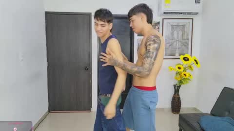 Snapshot of voyeurism_guys chatting on 05/25/26, 11:00 voyeurism_guys online show from 05/25/26, 11:00