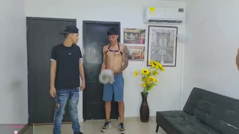 Snapshot of voyeurism_guys chatting on 05/31/26, 10:11 voyeurism_guys online show from 05/31/26, 10:11
