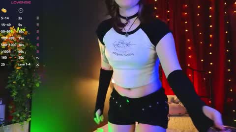 Snapshot of vronnier chatting on 06/05/26, 11:27 vronnier online show from 06/05/26, 11:27