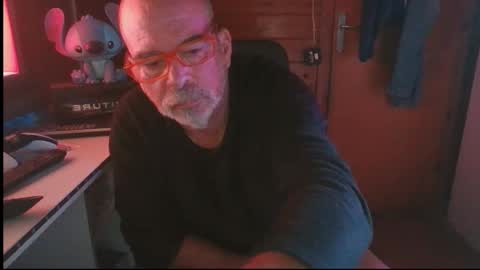 Snapshot of vuda77 chatting on 10/15/25, 08:31 oscar online show from 10/15/25, 08:31