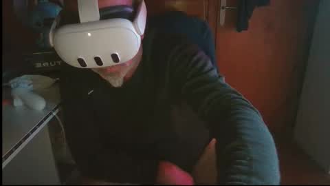 Snapshot of vuda77 chatting on 11/04/25, 08:08 oscar online show from 11/04/25, 08:08