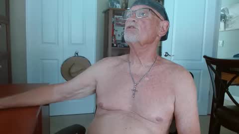 Snapshot of vueuorme chatting on 05/18/26, 08:47 Vueuorme online show from 05/18/26, 08:47