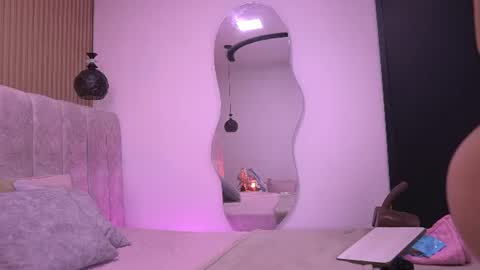 Snapshot of vvioleta_ chatting on 06/27/26, 03:11 Violeta online show from 06/27/26, 03:11