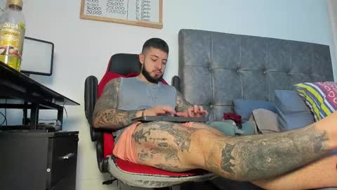 vyxen_ online show from 03/18/26, 08:23