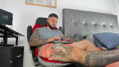 vyxen_ online show from 03/27/26, 08:52