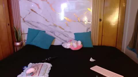 kitty SUPORT ME AND MY BABY SINGLE MOMY online show from 04/18/26, 07:01