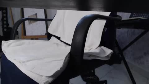 Snapshot of wake_and_bakee chatting on 11/09/25, 08:18 John online show from 11/09/25, 08:18