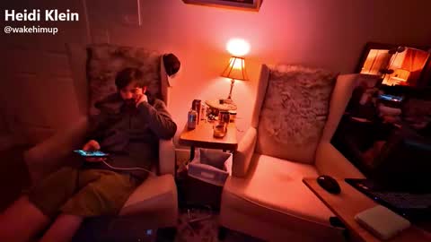 wakehimup online show from 11/22/25, 07:29