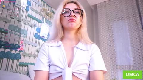 Snapshot of waki_fuckie chatting on 10/17/25, 05:43 Lina online show from 10/17/25, 05:43