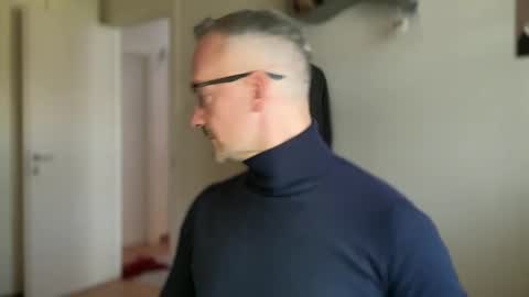 Snapshot of walky78 chatting on 02/06/25, 01:54 walky78 online show from 02/06/25, 01:54