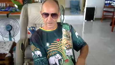 Snapshot of walleja chatting on 02/08/26, 04:05 walleja online show from 02/08/26, 04:05