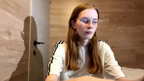 Snapshot of walterstachowicz chatting on 10/29/25, 04:42 Lana online show from 10/29/25, 04:42