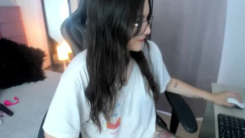 Snapshot of wanda_sg chatting on 09/15/25, 07:14 Alexandra online show from 09/15/25, 07:14