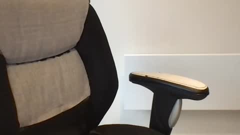 Snapshot of wangotaj chatting on 10/19/25, 04:07 wangotaj online show from 10/19/25, 04:07