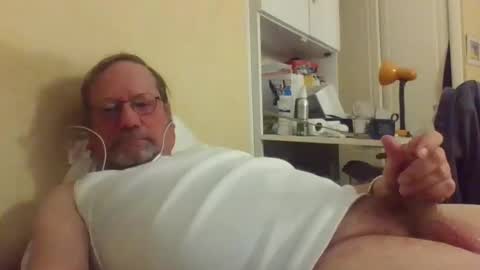 Snapshot of wanky357 chatting on 04/17/26, 10:57 Tibo Love online show from 04/17/26, 10:57