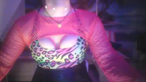 Snapshot of wannafeelitall chatting on 12/22/24, 05:12 Emilia inst  online show from 12/22/24, 05:12