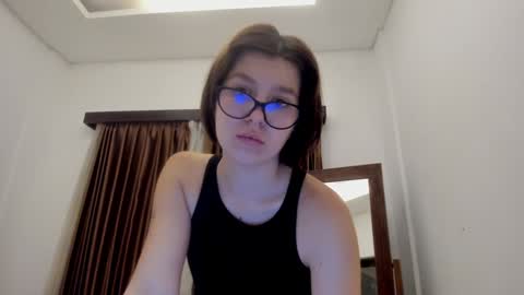 Snapshot of warm_june chatting on 01/12/25, 09:51 June online show from 01/12/25, 09:51