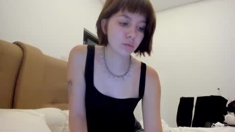 Snapshot of warm_june chatting on 01/15/25, 09:45 June online show from 01/15/25, 09:45