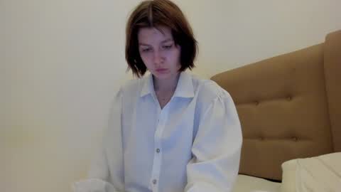 Snapshot of warm_june chatting on 01/29/25, 09:28 June online show from 01/29/25, 09:28