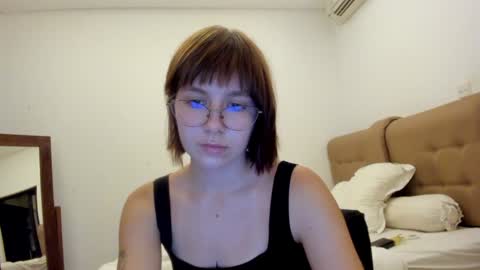 Snapshot of warm_june chatting on 02/02/25, 09:51 June online show from 02/02/25, 09:51