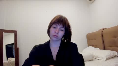 Snapshot of warm_june chatting on 02/03/25, 10:21 June online show from 02/03/25, 10:21
