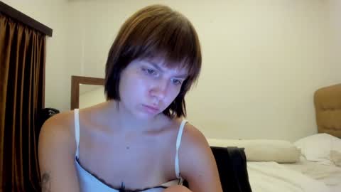 Snapshot of warm_june chatting on 02/04/25, 09:52 June online show from 02/04/25, 09:52