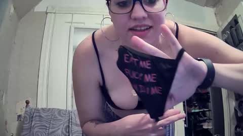 warwhore24 online show from 02/05/25, 08:25