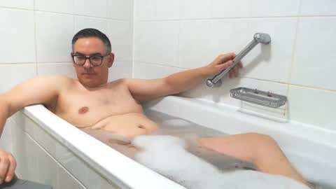 Snapshot of watchmecum78 chatting on 12/19/25, 05:42 watchmecum78 online show from 12/19/25, 05:42