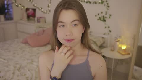 Snapshot of watermelon_sugar_ chatting on 03/10/26, 03:06 Tess Pls support me with Can we reach 155 my favorite number online show from 03/10/26, 03:06