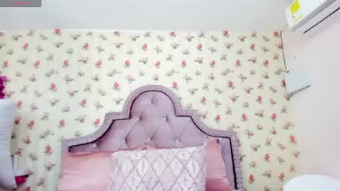 Snapshot of watson_crystal00 chatting on 06/15/26, 02:52 Milf Latina online show from 06/15/26, 02:52