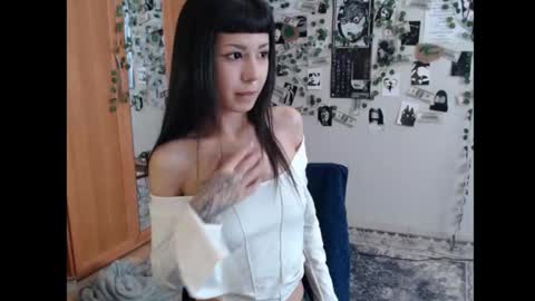 Mina online show from 10/11/25, 10:25