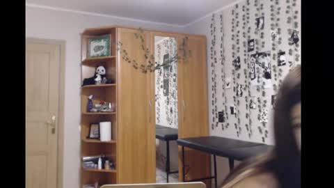 Mina online show from 11/19/25, 09:48